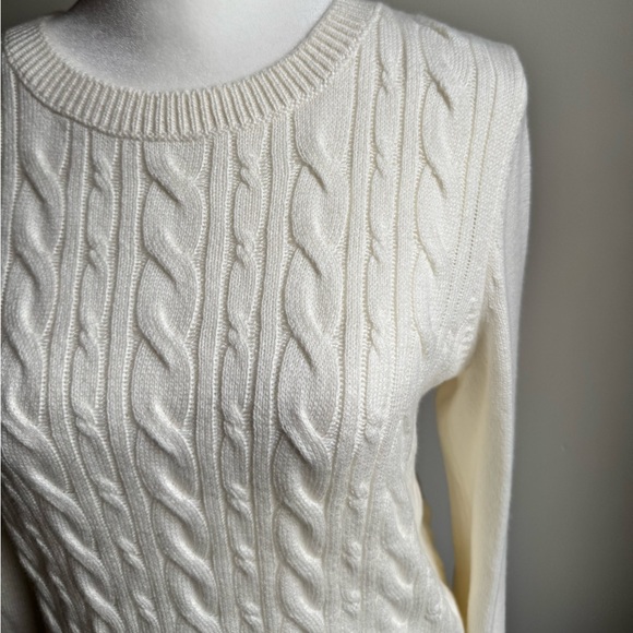 Talbots Women’s Cable Knit Crewneck Sweater Cream‎ Size Medium Decorative Sleeve - Picture 2 of 8